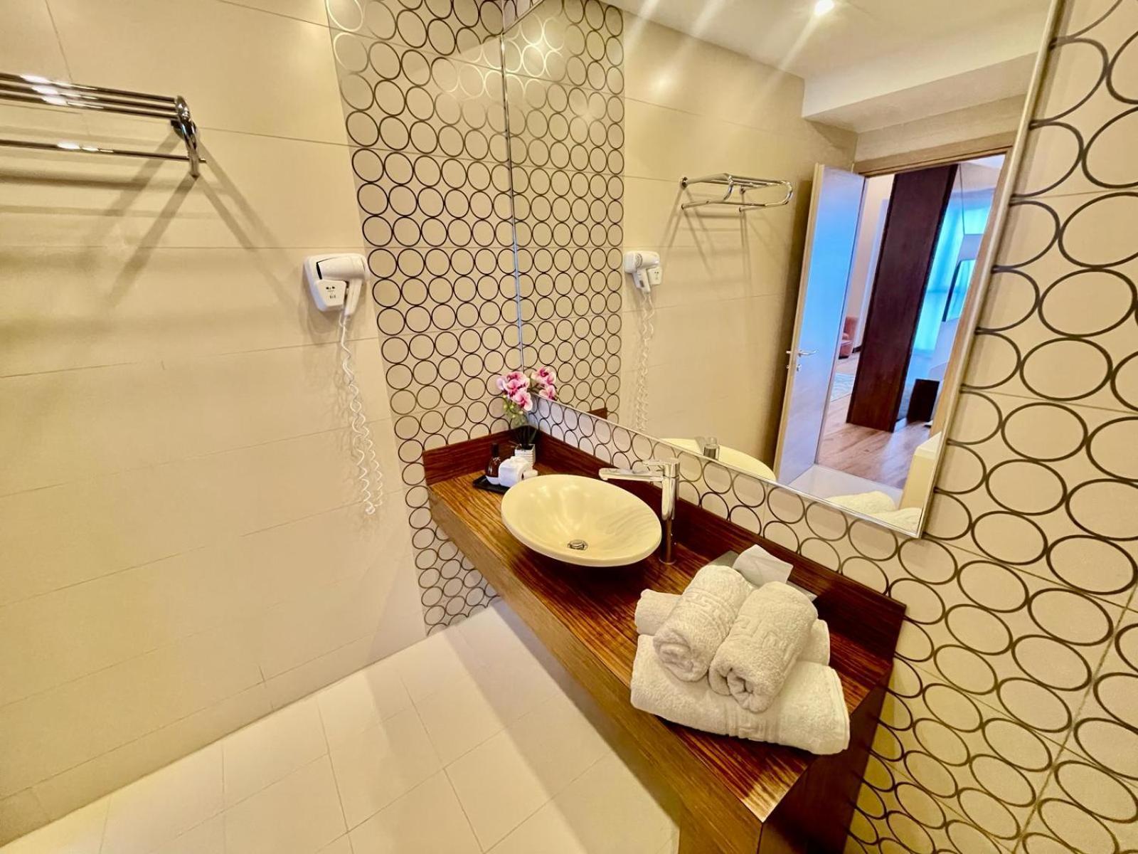 Presidential Luxury Apartments With Amazing View - Yamaluxe Bucarest Exterior foto